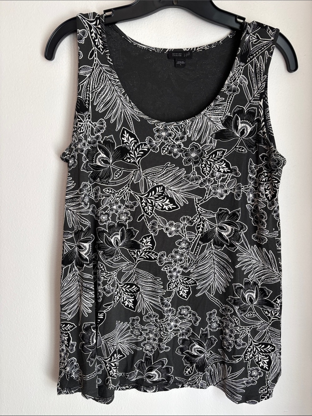 J. Jill wearever Black & White Floral Sleeveless Tank Top Women size Small GUC
